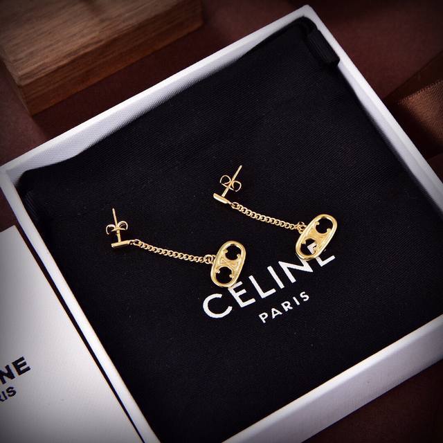 Celine耳环 Preclous新品 简单时尚耳环专柜一致黄铜材质电镀18K金 火爆款出货 设计独特 前卫 美女必备款